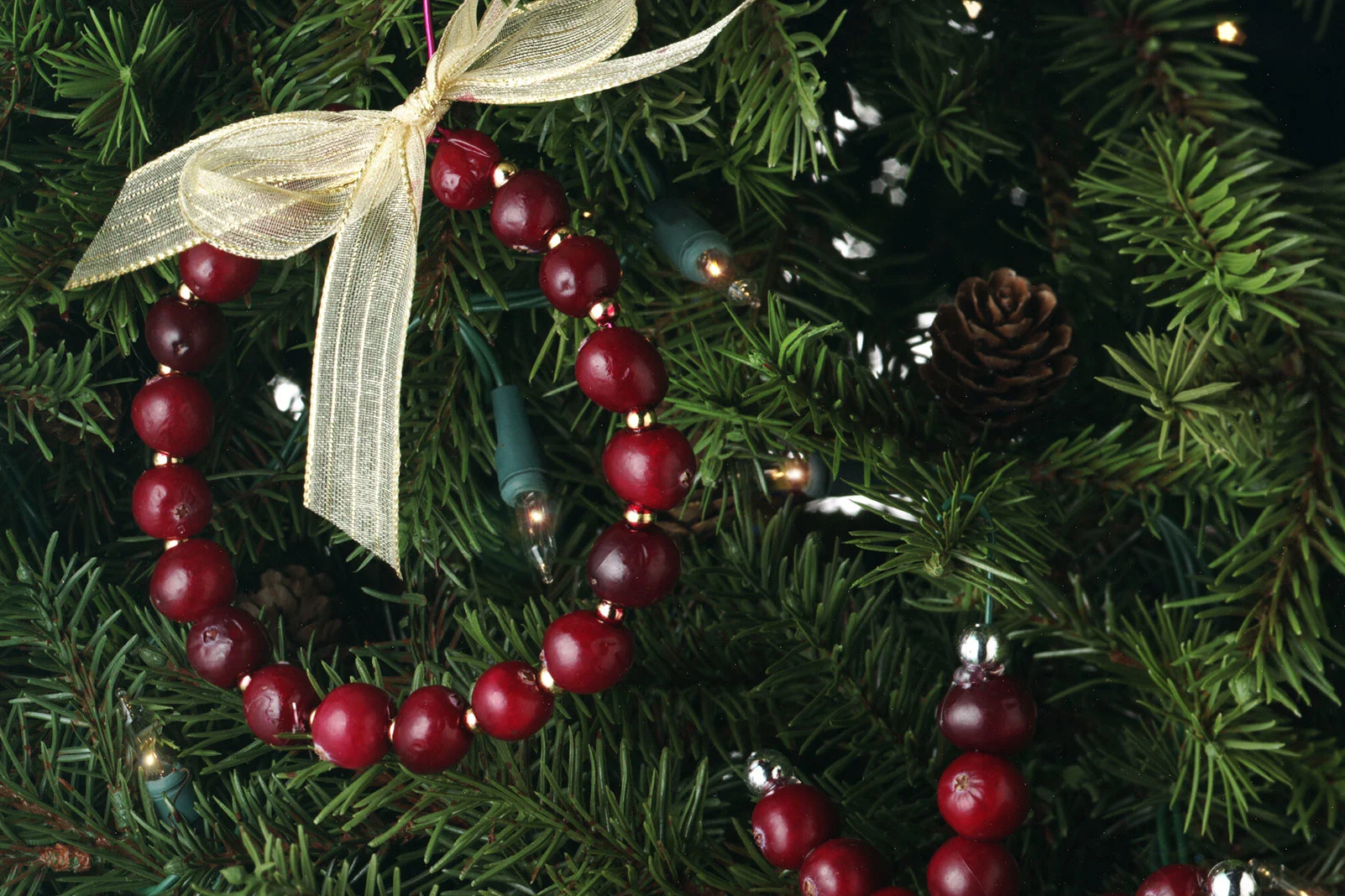 Cranberry Wreath Ornament